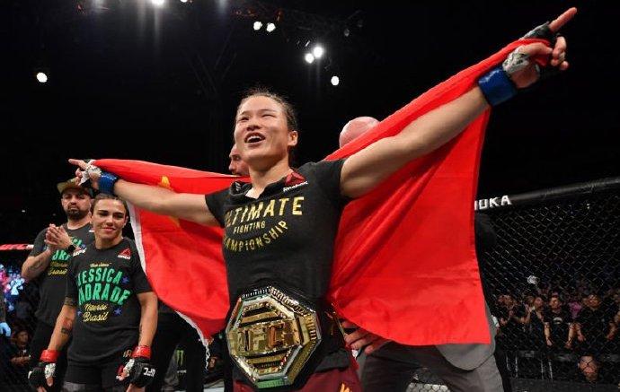 张伟丽对乔安娜，一场震撼人心的MMA对决