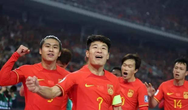 中国男足vs日本首发，一场技术、战术与心理的较量