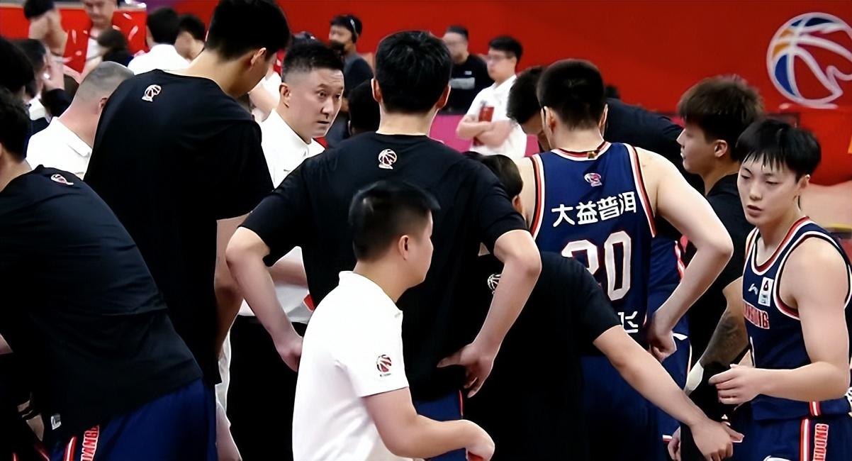 易建联NBA首秀数据，那场让中国球迷又惊又喜的7分钟
