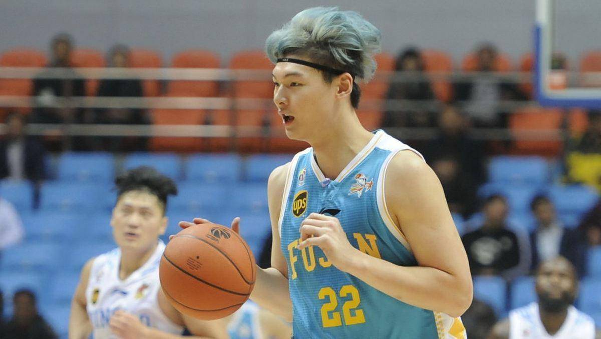 王哲林，从篮球场到家庭的双面人生