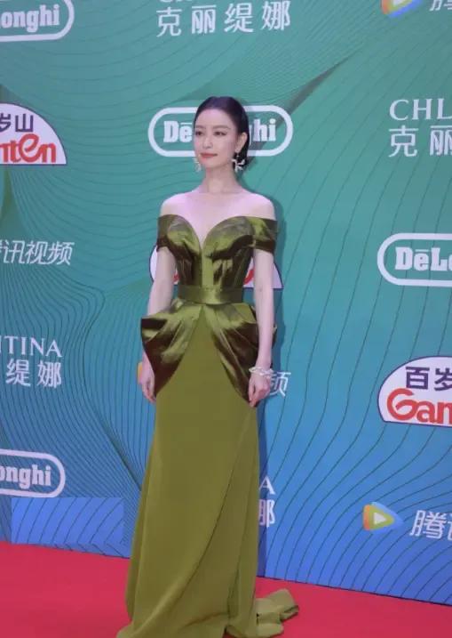 毛晓彤,白玉兰红毯上的璀璨时刻 毛晓彤,白玉兰红毯上的璀璨时刻