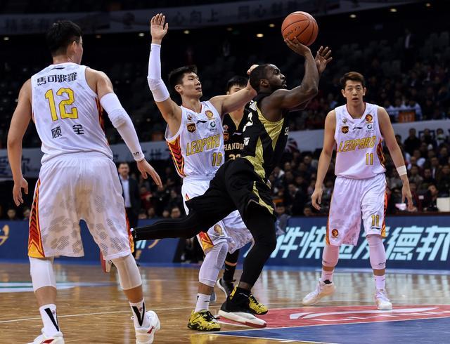 深圳萨林杰在NBA什么水平？这家伙到底有多强？