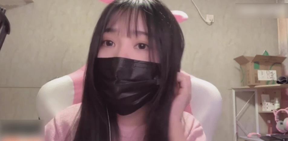 神秘直播露脸vs现实视频，为什么镜头前后的我们，简直判若两人？