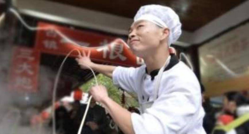 曾爆火的拉面哥再开实体面馆，一碗面的情怀与回归