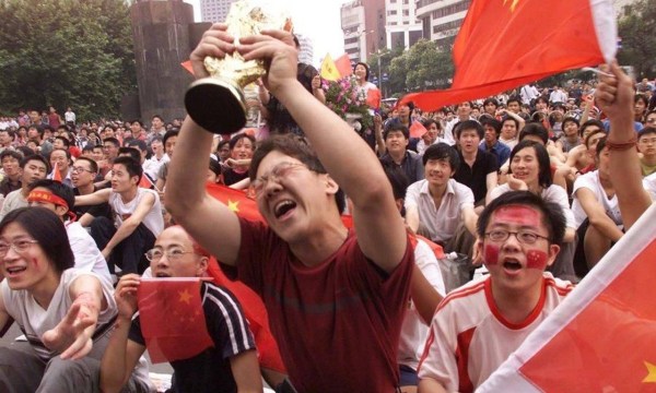 国足进世界杯，球迷的狂欢与现实生活的微妙平衡