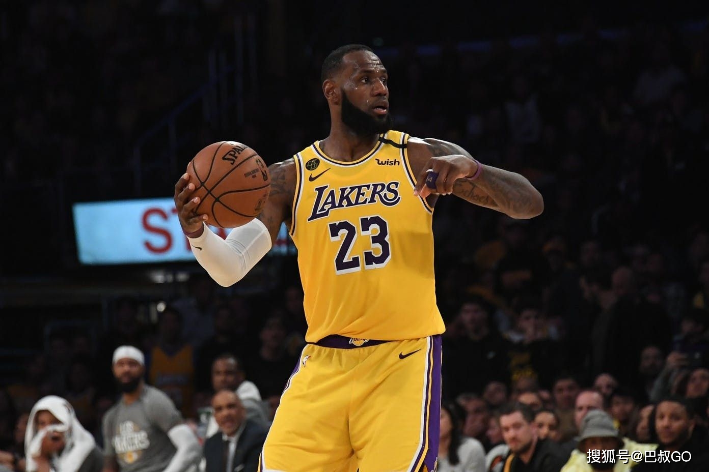 用Golang写一篇关于美职篮NBA比赛结果的文章