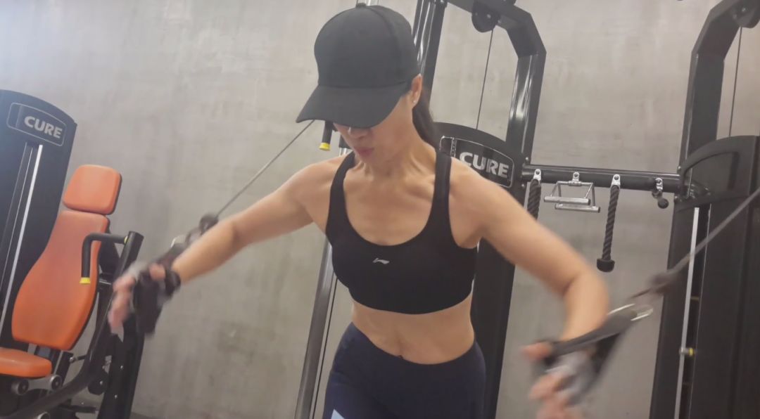 女子健身不当 居然脑子漏水了?——一次意外的健康警钟 女子健身不当 居然脑子漏水了?——一次意外的健康警钟