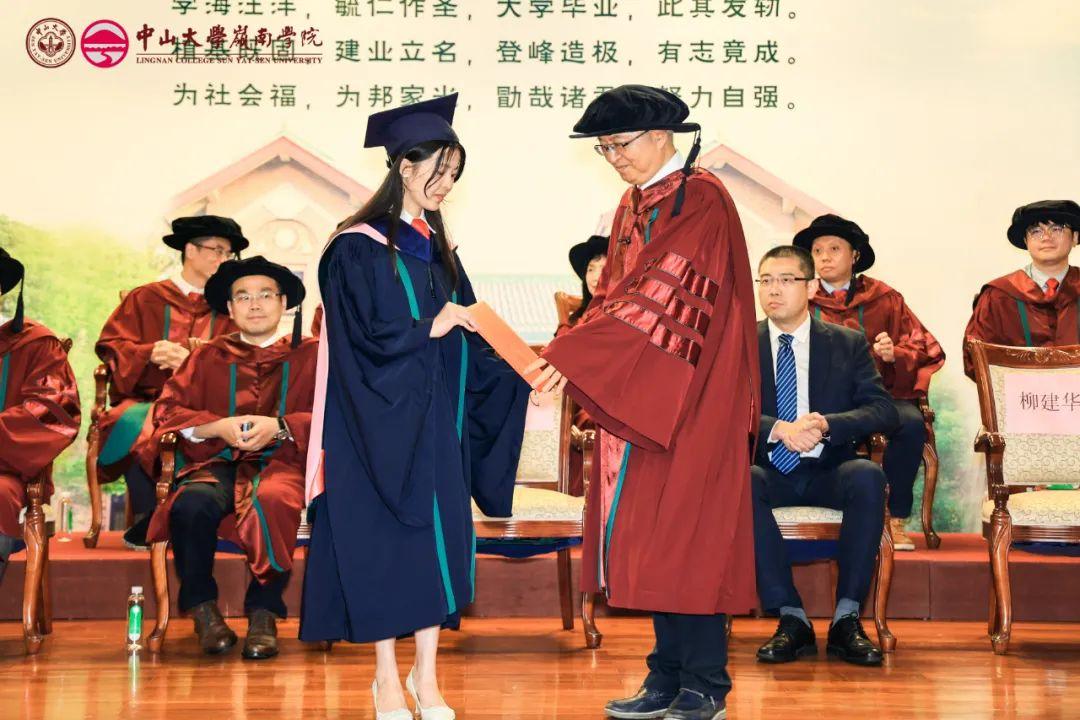 探索中山大学创新，万余名毕业生8秒自助拨穗的背后