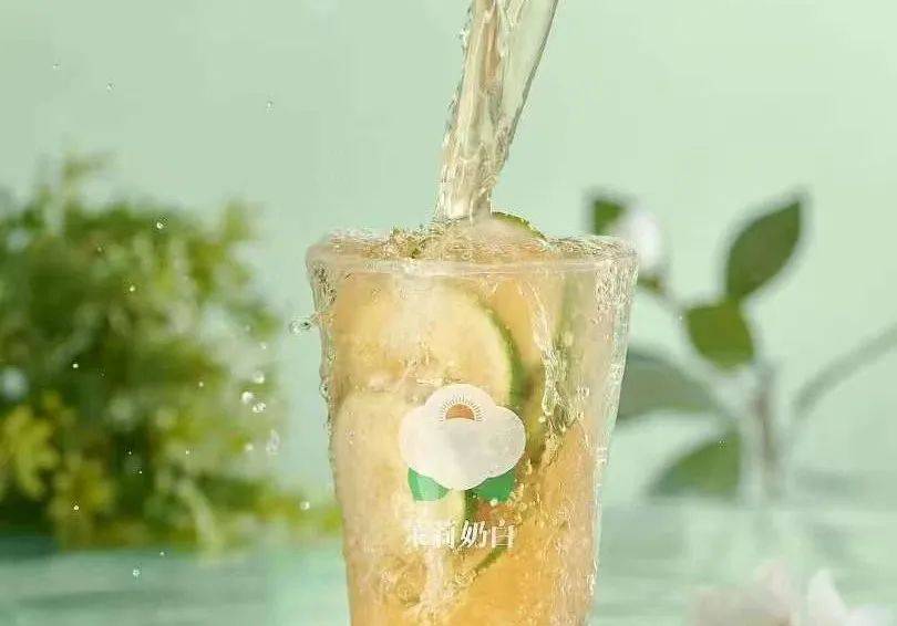 茉莉奶白，从街头到奢侈品牌的意外邂逅