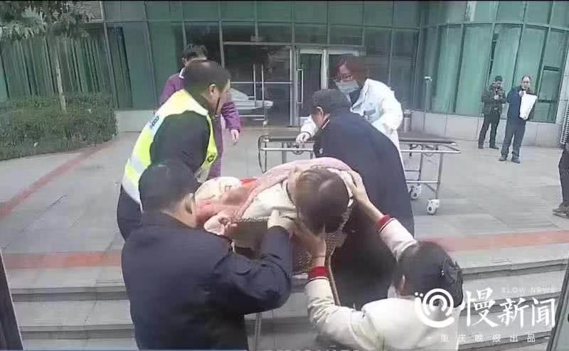 地铁吐血女孩已转回重庆，一场城市与生命的温暖接力