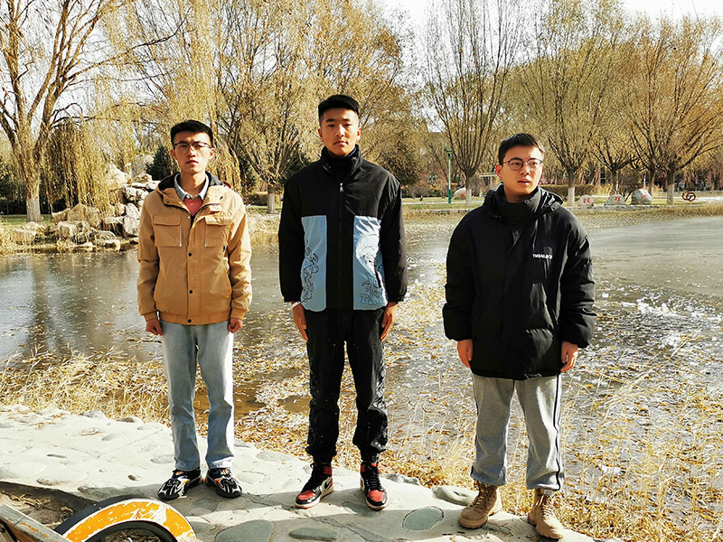 广州两名大学生放弃旅程救人获奖励