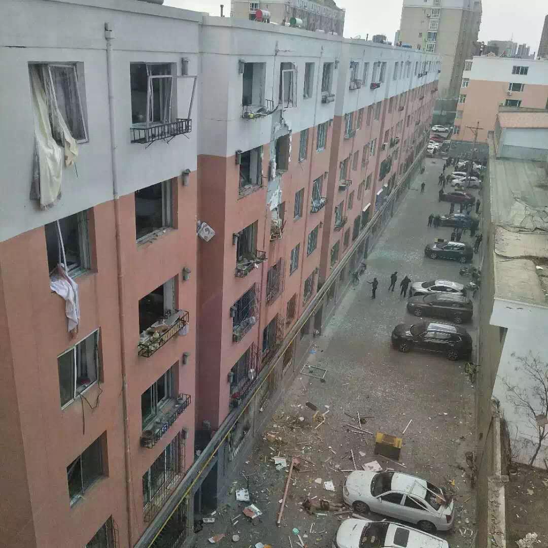 内蒙古一车辆爆炸，炸裂国道路面，安全警钟再次敲响