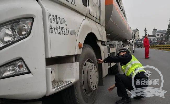 内蒙古硝酸铵运输车事故，2死4伤的悲剧与安全反思