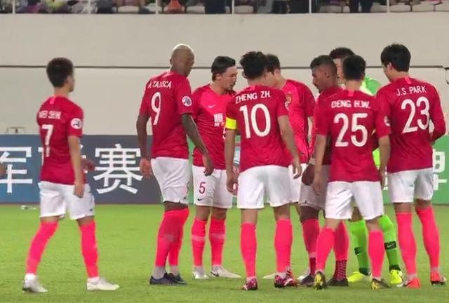 冰城vs恒大直播视频，一场冰雪足球的非典型对决，你看懂了吗？