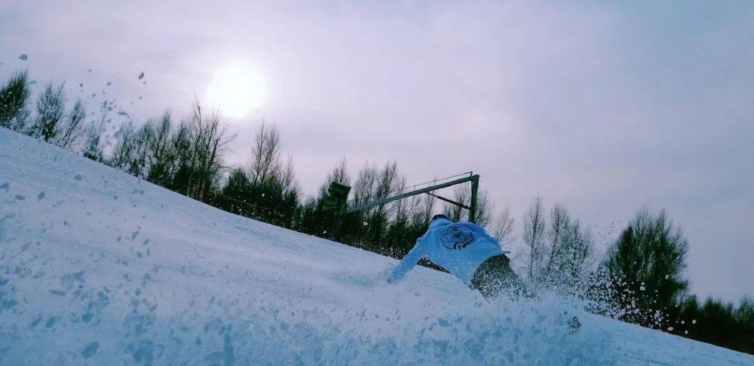 新疆vs日本滑雪直播视频，一个雪友的真实对比与避坑指南