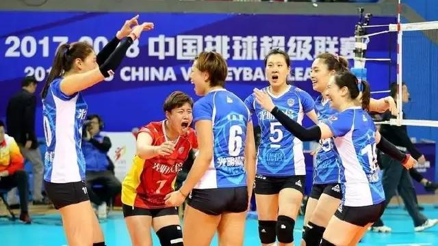 河北vs福建女排直播视频，今晚我窝在沙发上啃着鸭脖看了一场神仙打架