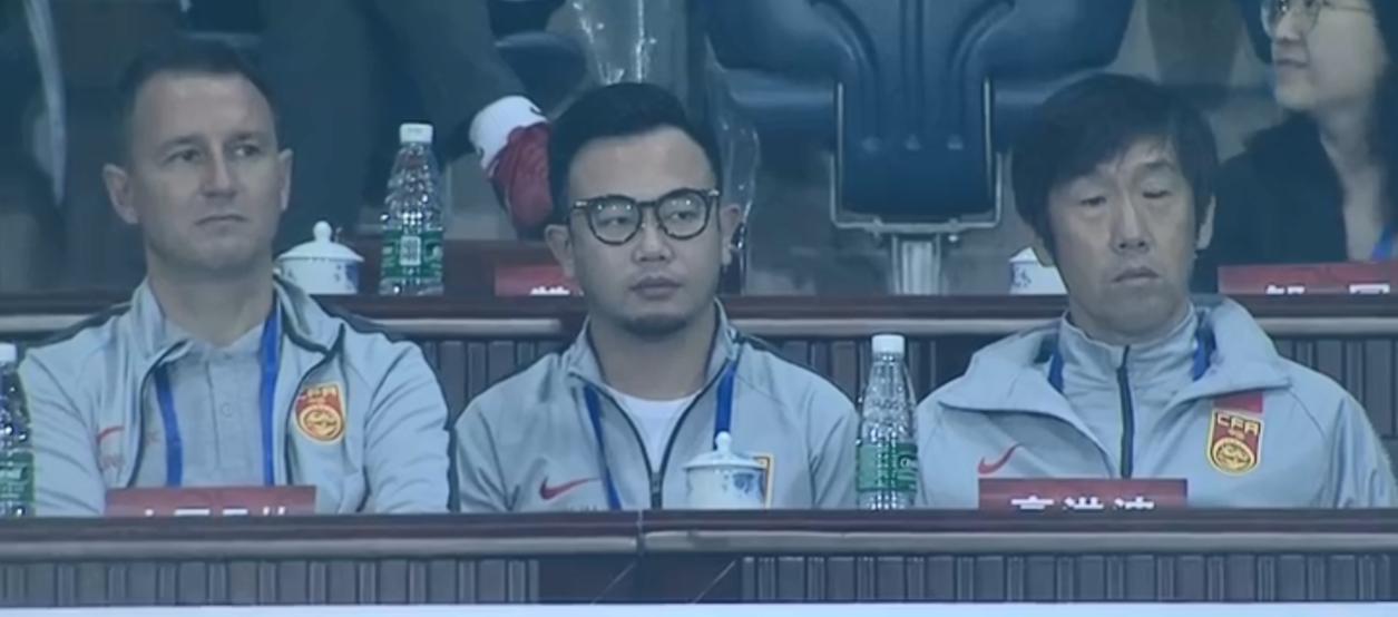 国足vs印尼在线直播视频,今晚不加班,陪老爹看场球 国足vs印尼在线直播视频,今晚不加班,陪老爹看场球