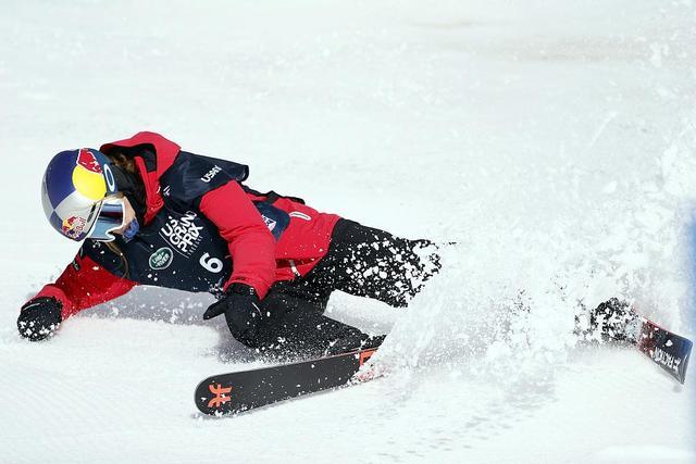 谷爱凌世界杯冠军，滑雪天才背后的汗水与烟火气