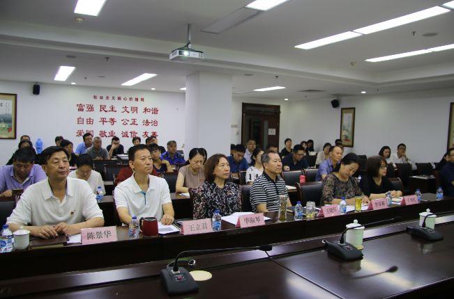 直播运营vs短视频运营，别急着站队，先看看你到底适合哪条路