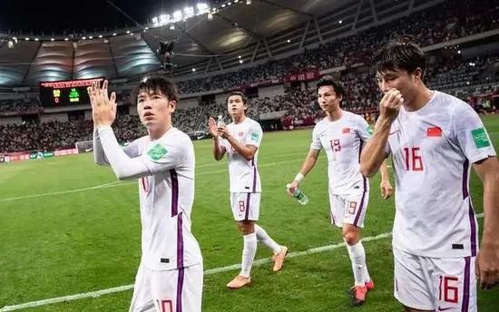 国足vs泰国直播结束视频，看完这场球，我脑子里全是差一点