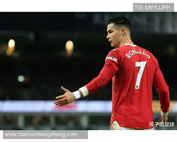 聚焦足坛巨星与球队传奇故事探索足球世界的巅峰对决与荣耀传承 聚焦足坛巨星与球队传奇故事探索足球世界的巅峰对决与荣耀传承