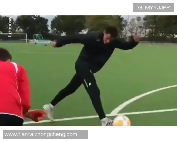 足球巨星模仿秀 揭秘球员个性与技艺背后的真实魅力 足球巨星模仿秀 揭秘球员个性与技艺背后的真实魅力